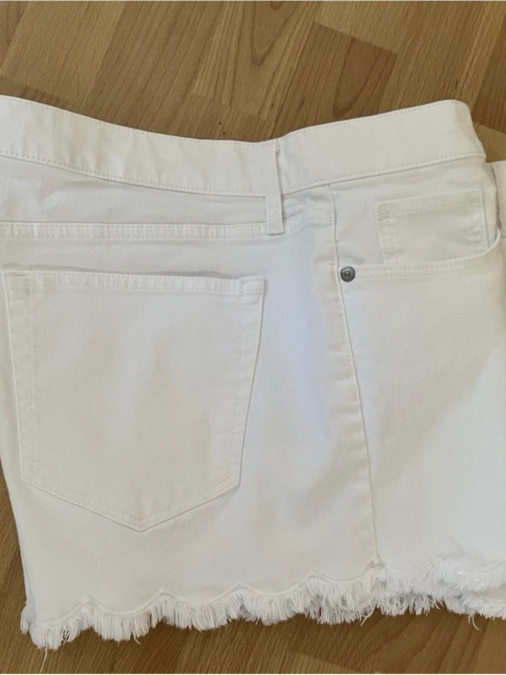 LOFT White Frayed Hem Denim Cutoff Shorts size 8 - Picture 2 of 8